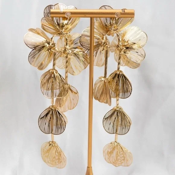 Zara Famous Kate Middleton Floral Statement Earrings - Picture 6 of 7